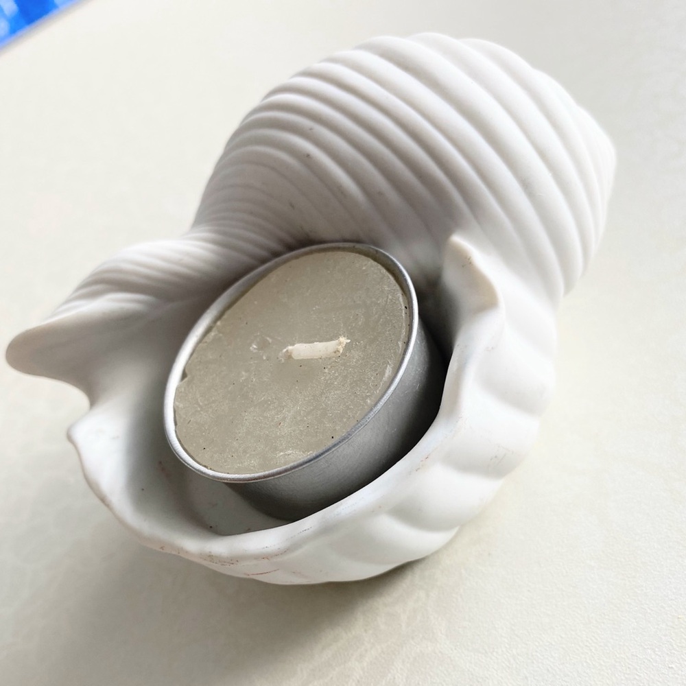 Party lite White Ceramic Shell Tea Light Holder - Picture 1 of 3